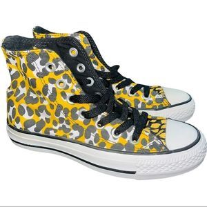 Converse All Stars Hi-Tops - size 5Y
